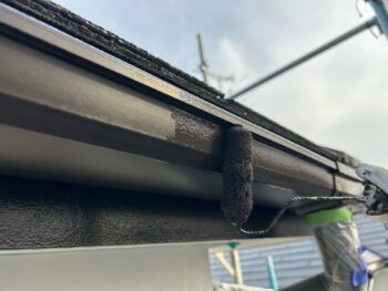 横浜市戸塚区M様邸軒樋塗装上塗り2回目