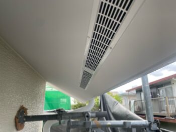 横浜市栄区W様邸軒天換気口塗装施工後
