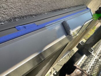 横浜市港南区H様邸シャッターボックス錆止め塗装