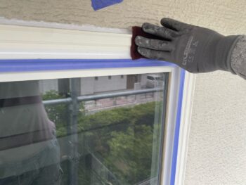 横浜市栄区W様邸化粧枠塗装前ケレン