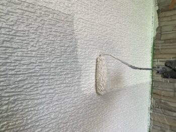 横浜市栄区W様邸ファインパーフェクトトップSi外壁塗装上塗り2回目