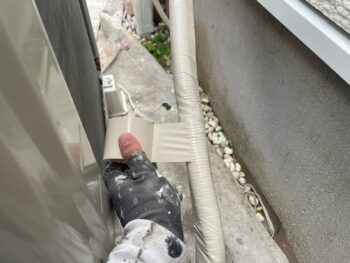 横浜市栄区W様邸エアコン配管テープ巻き戻し