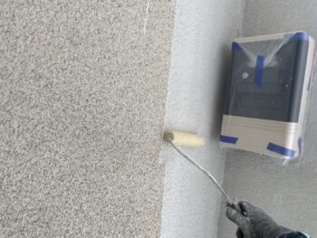 横浜市港南区H様邸パーフェクトトップSi外壁塗装下塗り