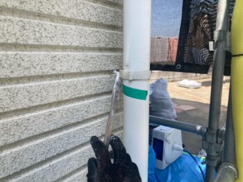横浜市栄区H様邸竪樋塗装金物支柱錆止め