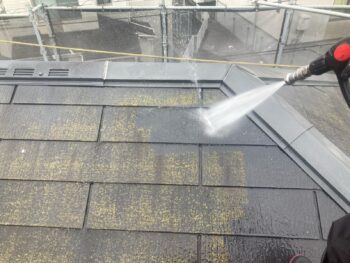 横浜市栄区H様邸ファインパーフェクトベスト屋根塗装前高圧洗浄
