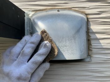 横浜市保土ヶ谷区D様邸換気フード塗装前ケレン