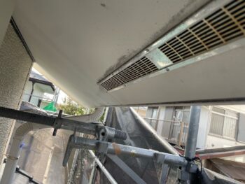 横浜市栄区W様邸軒天換気口塗装施工前