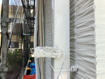 横浜市保土ヶ谷区D様邸竪樋塗装上塗り1回目