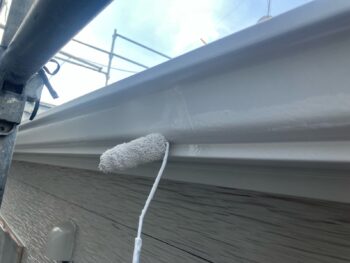 横浜市保土ヶ谷区D様邸軒樋塗装上塗り2回目