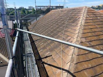 横浜市緑区N様邸屋根カバー工法棟板金・雪止め解体