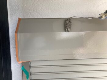 横浜市都筑区N様邸シャッターボックス塗装上塗り2回目